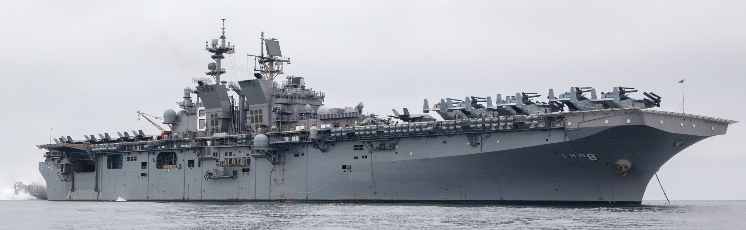 lhd-8 uss makin island amphibious assault ship landing helicopter dock us navy 164