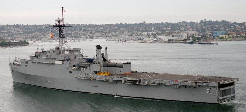 Austin class amphibious transport dock LPD-9 USS Denver