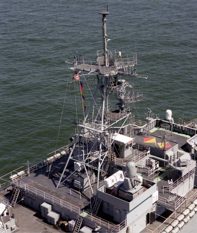 Austin class amphibious transport dock USS Trenton LPD-14 details