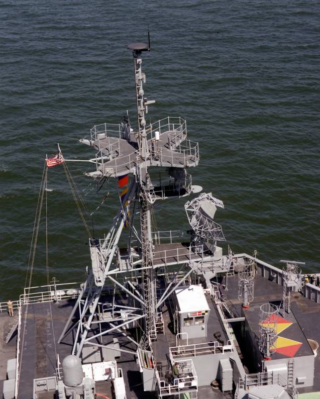 Austin class amphibious transport dock LPD-14 USS Trenton mast and antenna details