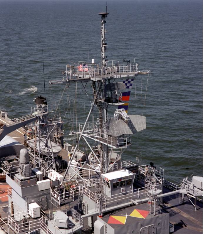 Austin class amphibious transport dock LPD-14 USS Trenton mast radar antenna