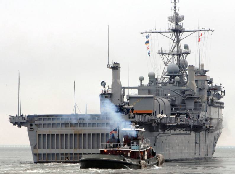 USS Nashville LPD-13 Norfolk 2008