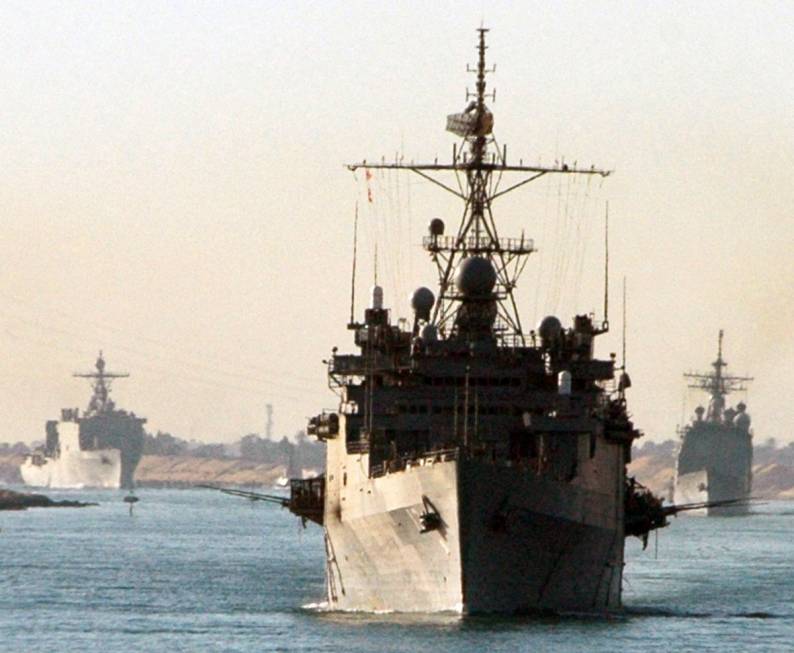 LPD-13 USS Nashville Suez Canal 2006