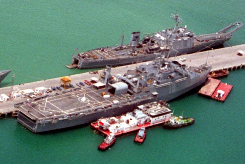 LPD-13 USS Nashville Mina Sulman Pier Bahrain 1993