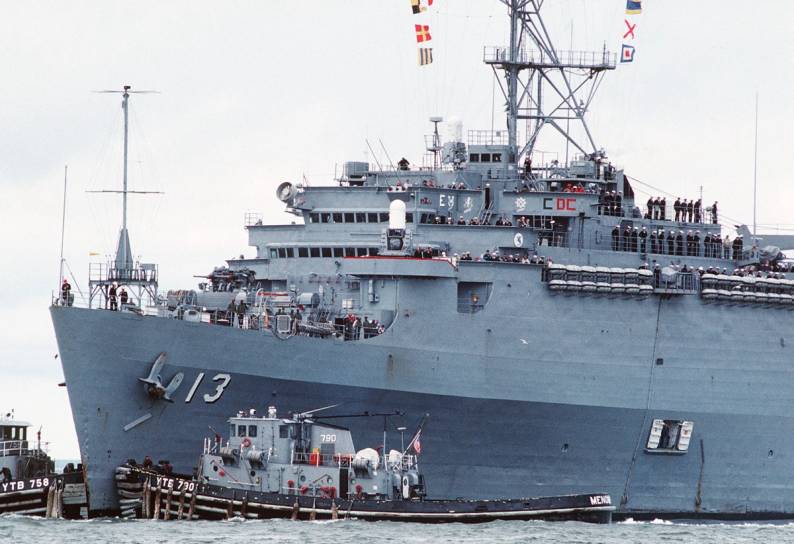LPD-13 USS Nashville Norfolk 1991