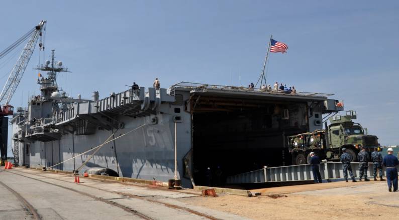 USS Ponce LPD-15 26th MEU offload Morehead City NC