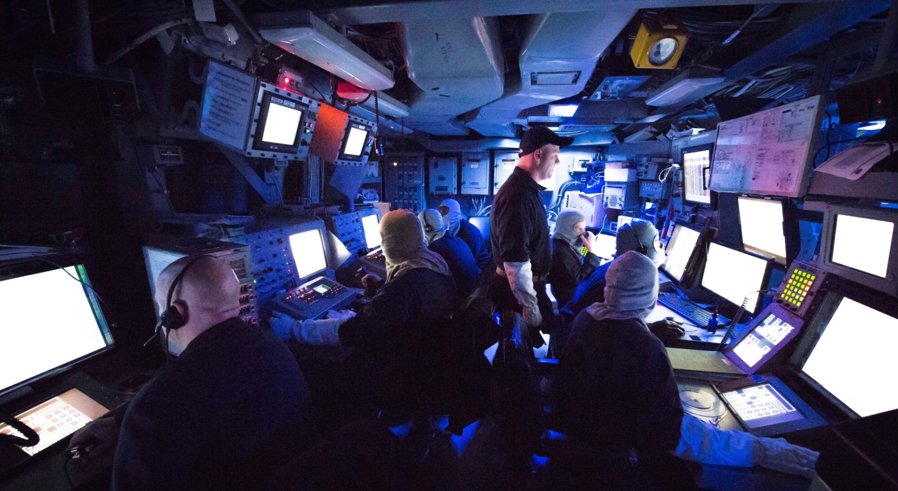 lpd-17 uss san antonio amphibious transport dock navy 04 combat information center cic