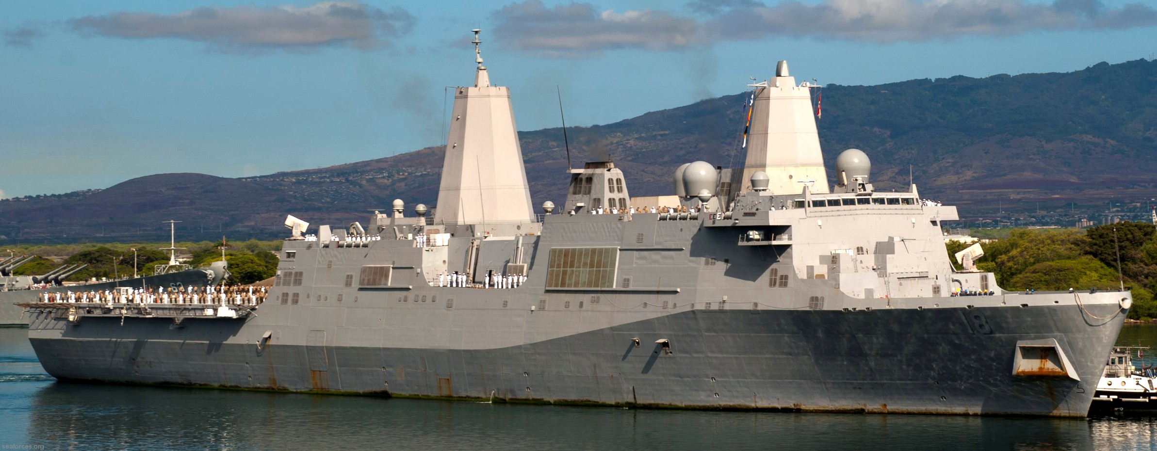 lpd-18 uss new orleans san antonio class amphibious transport dock landing ship 22 pearl harbor hawaii