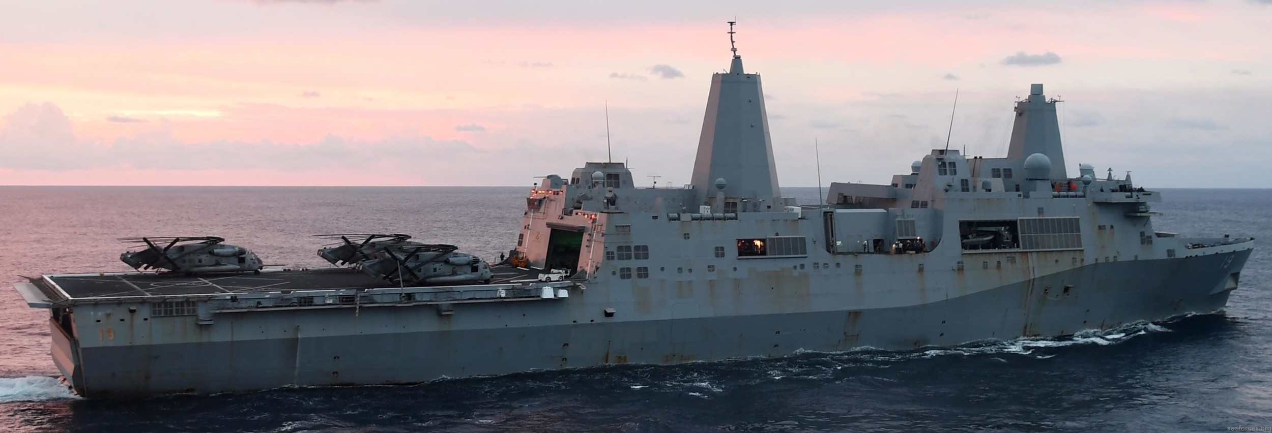 lpd-19 uss mesa verde san antonio class amphibious transport dock 11