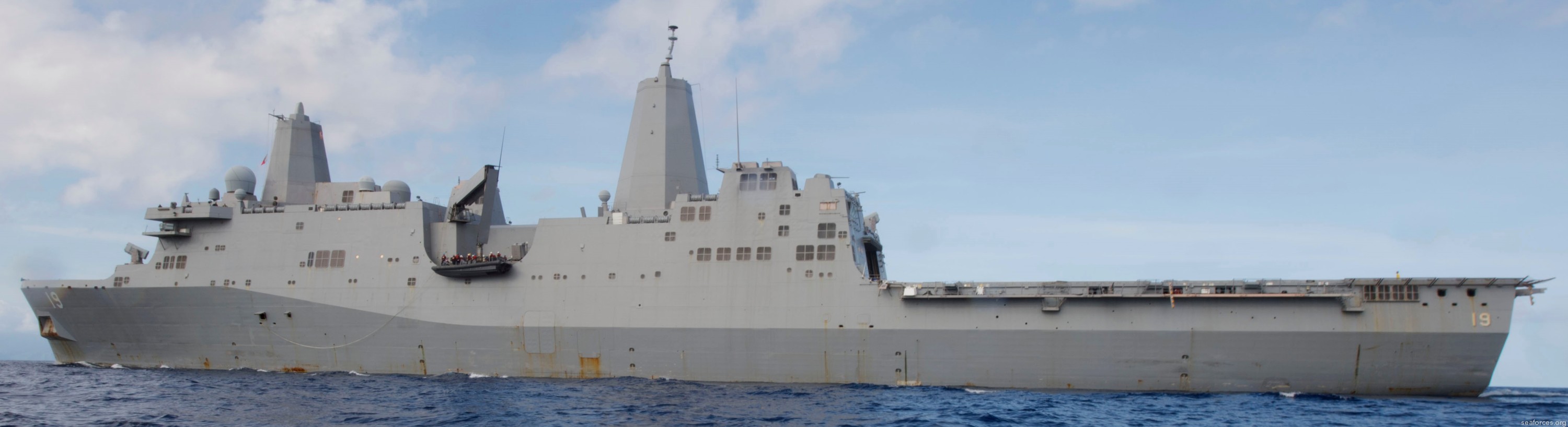 lpd-19 uss mesa verde san antonio class amphibious transport dock 18 caribbean sea