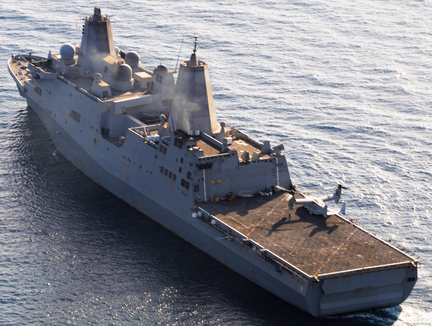 lpd-19 uss mesa verde san antonio class amphibious transport dock 25