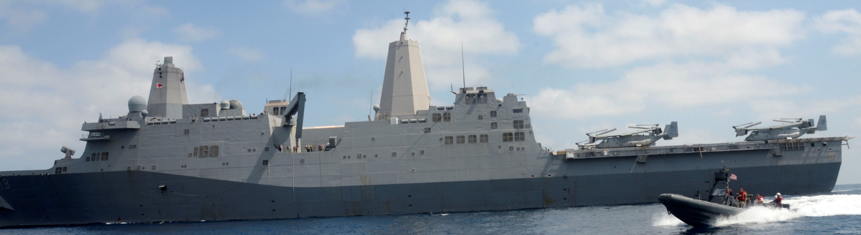 lpd-19 uss mesa verde san antonio class amphibious transport dock 28 gulf of aden