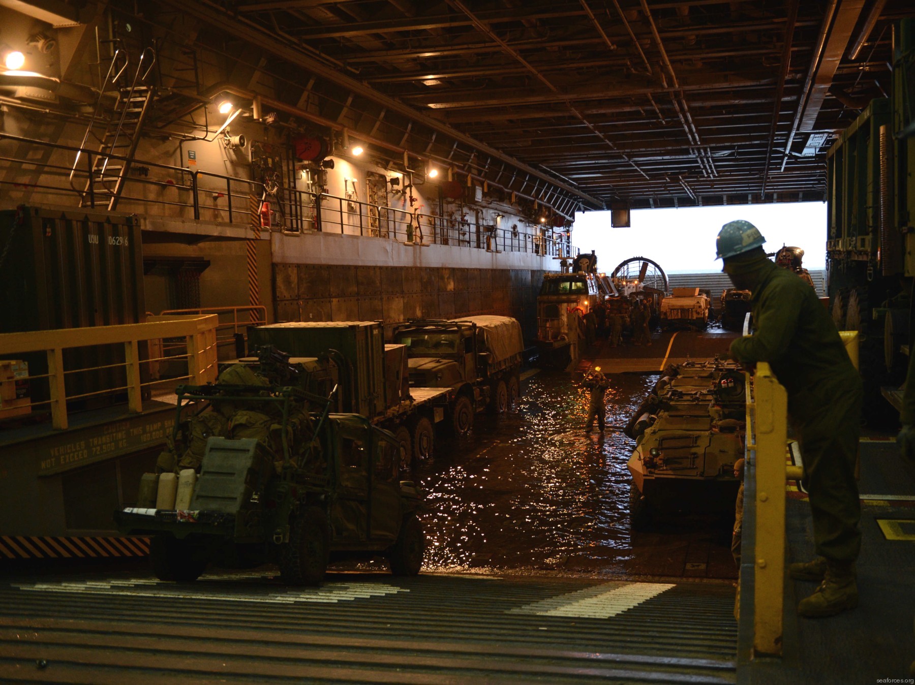 lpd-19 uss mesa verde san antonio class amphibious transport dock 31 well deck operations