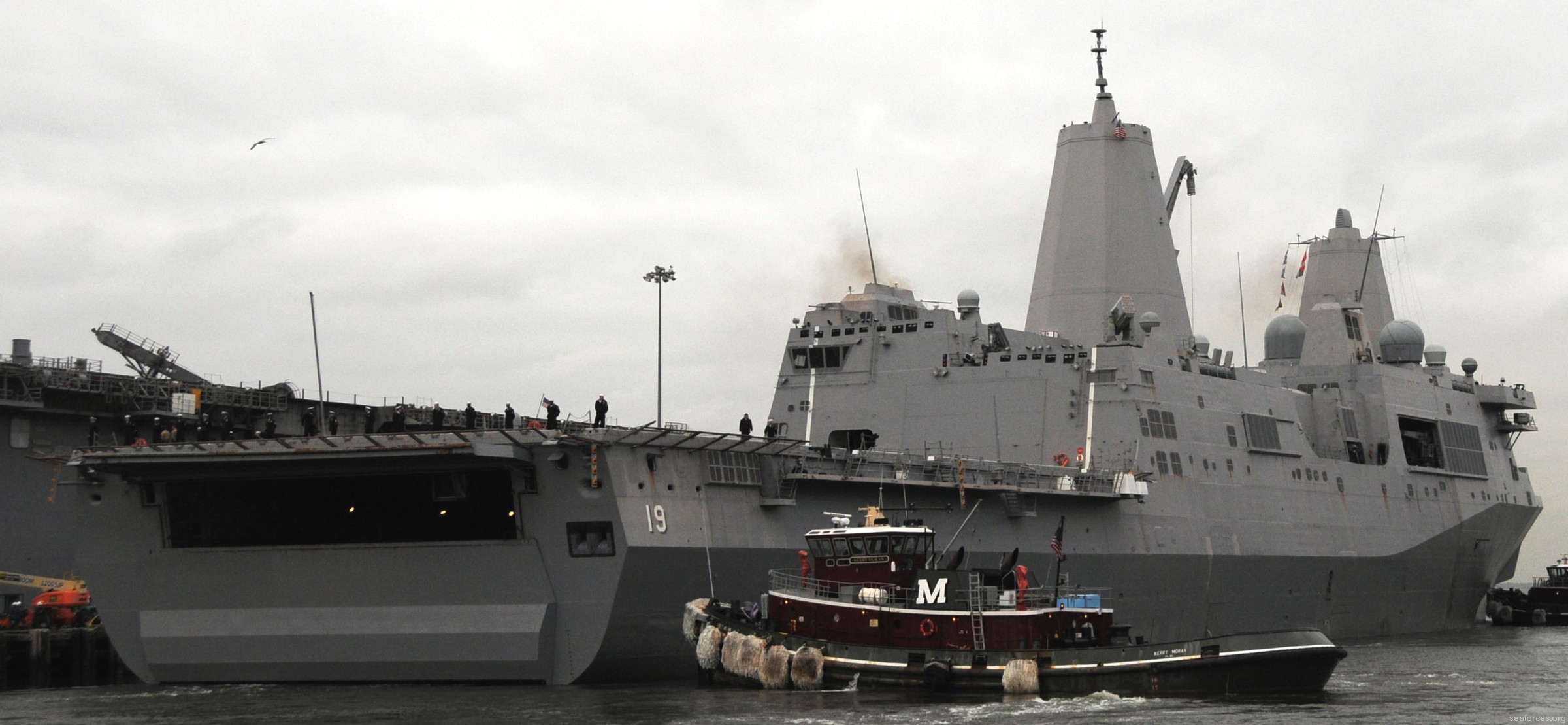 lpd-19 uss mesa verde san antonio class amphibious transport dock 45 homeport norfolk virginia