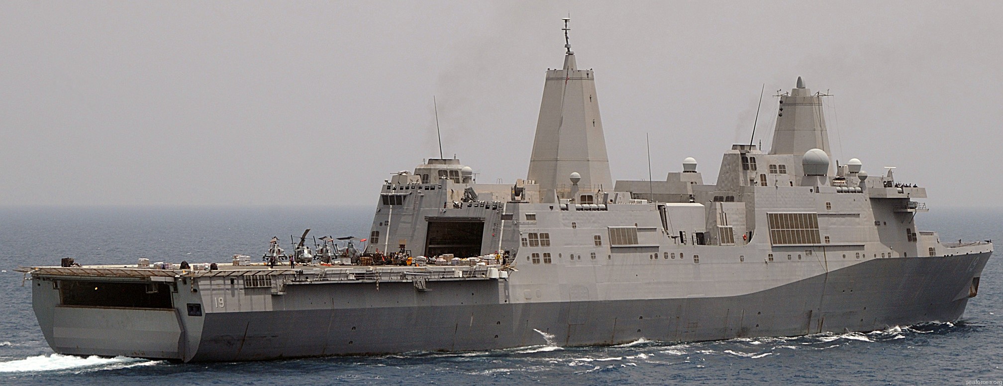 lpd-19 uss mesa verde san antonio class amphibious transport dock 46