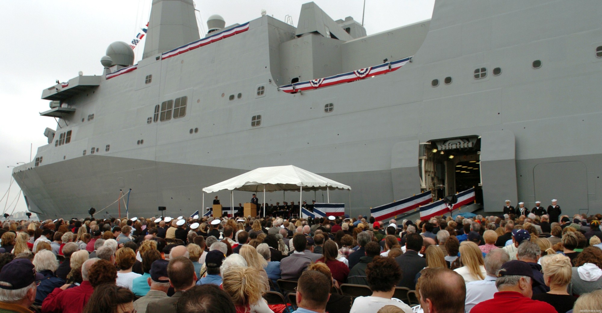 lpd-19 uss mesa verde san antonio class amphibious transport dock 58 commissioning ceremony panama city florida 2007