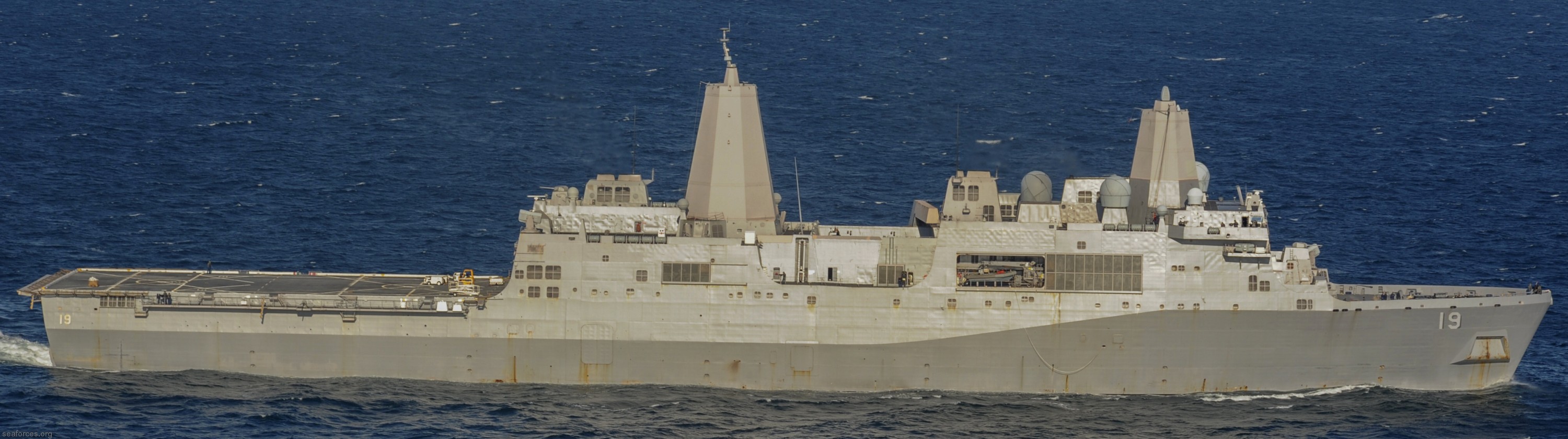 lpd-19 uss mesa verde san antonio class amphibious transport dock 63