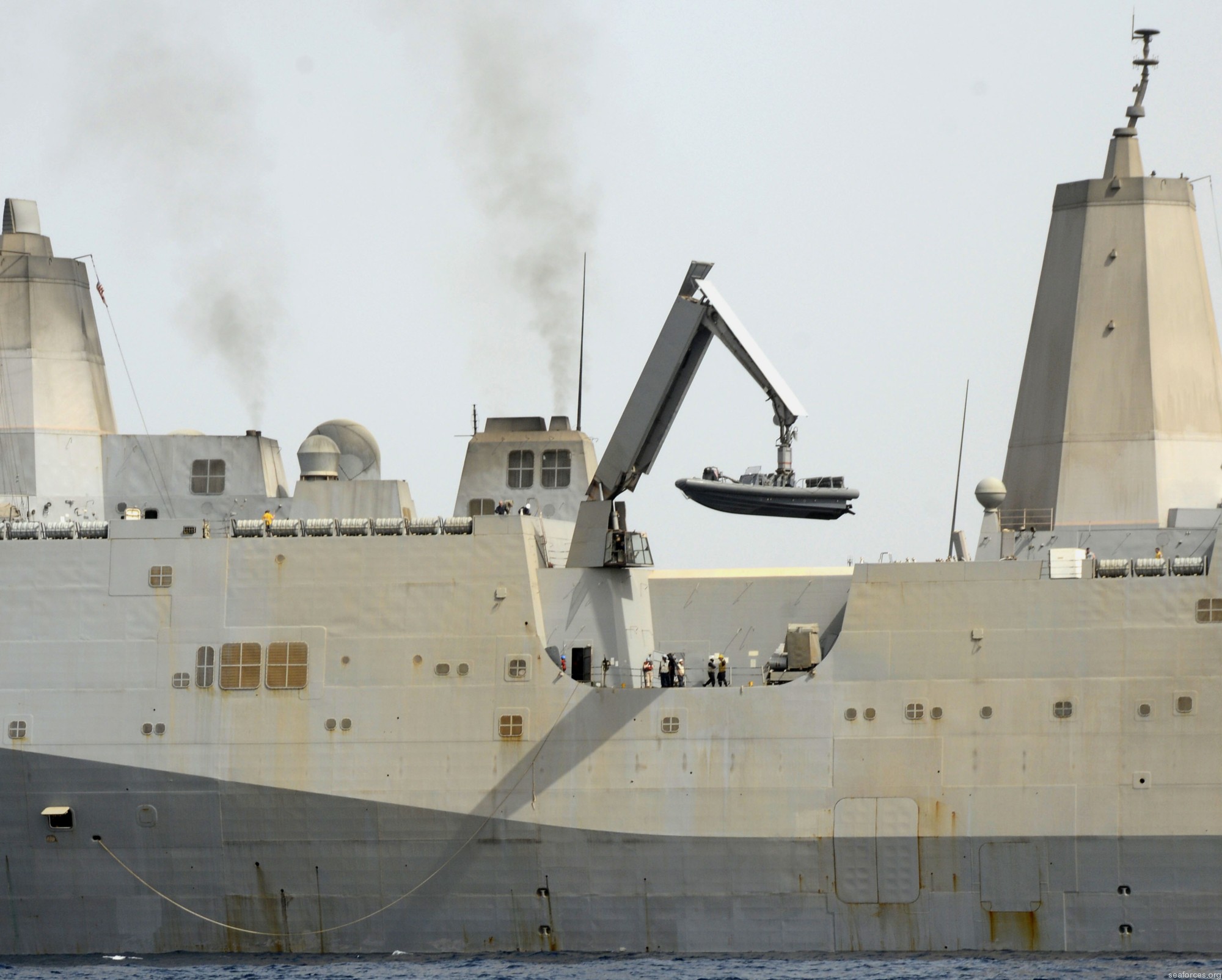 lpd-19 uss mesa verde san antonio class amphibious transport dock 66 rhib crane