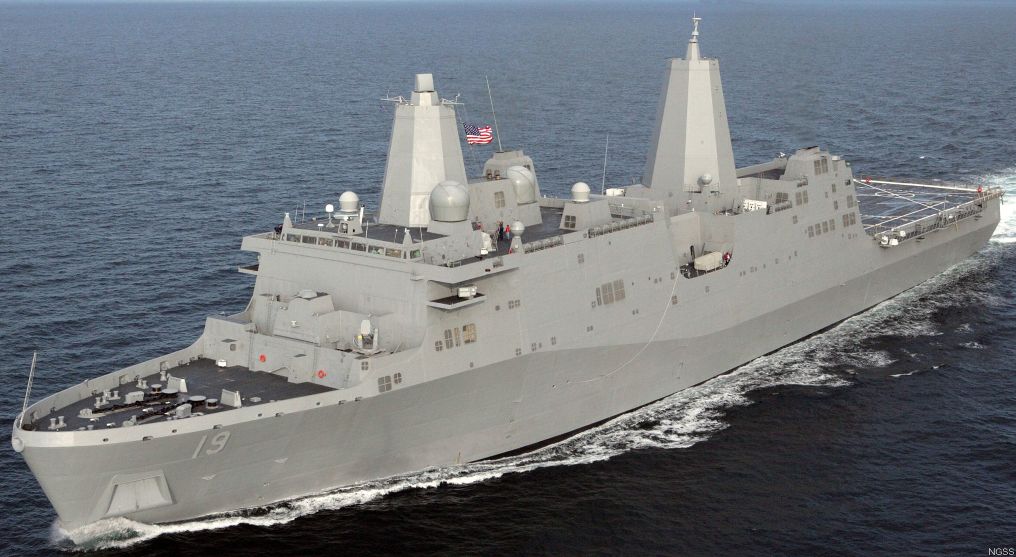 lpd-19 uss mesa verde san antonio class amphibious transport dock landing ship us navy builders trials 69