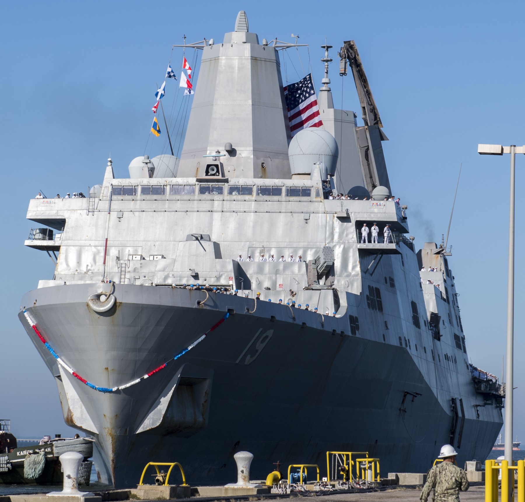 lpd-19 uss mesa verde san antonio class amphibious transport dock landing ship us navy returning norfolk 81