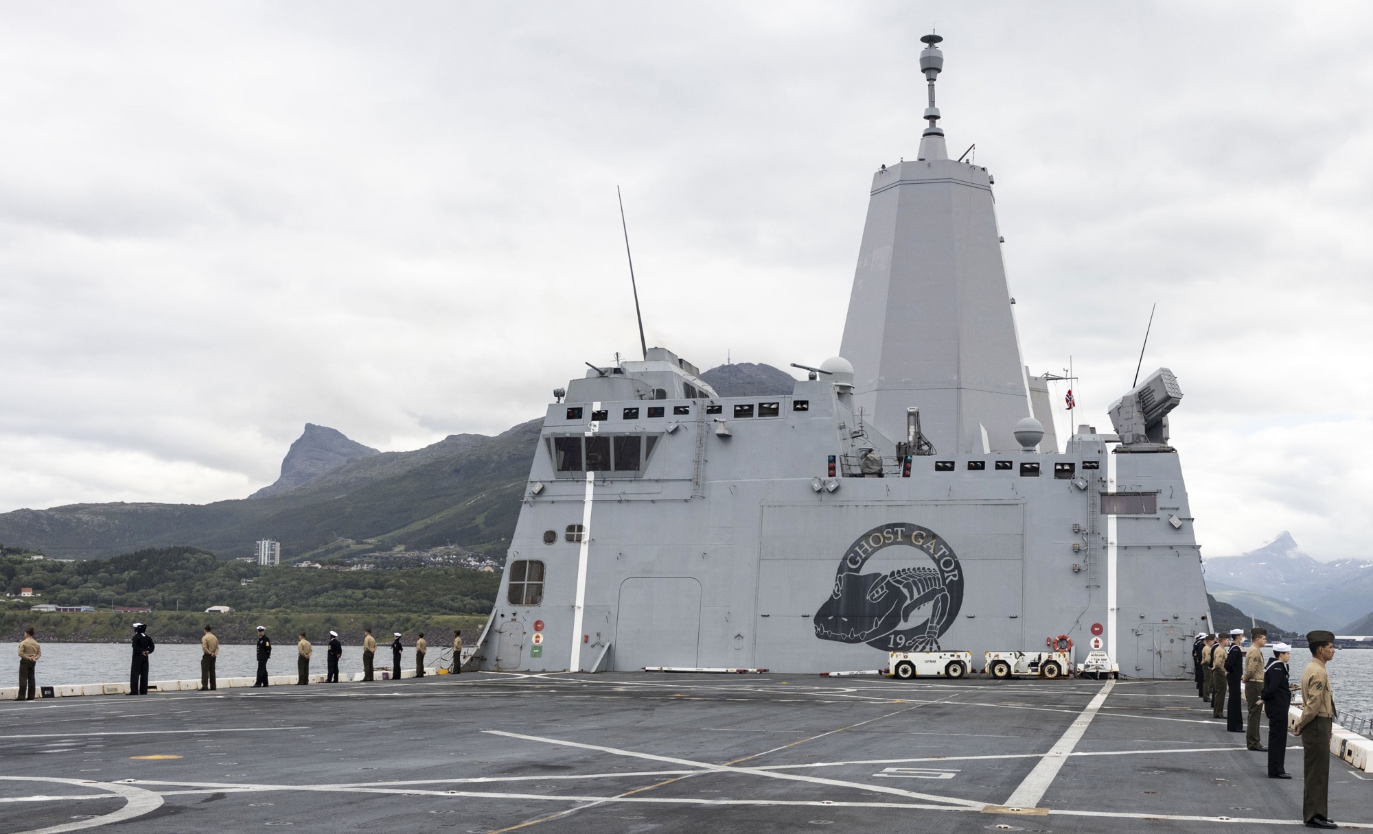 lpd-19 uss mesa verde san antonio class amphibious transport dock landing ship us navy narvik norway 89