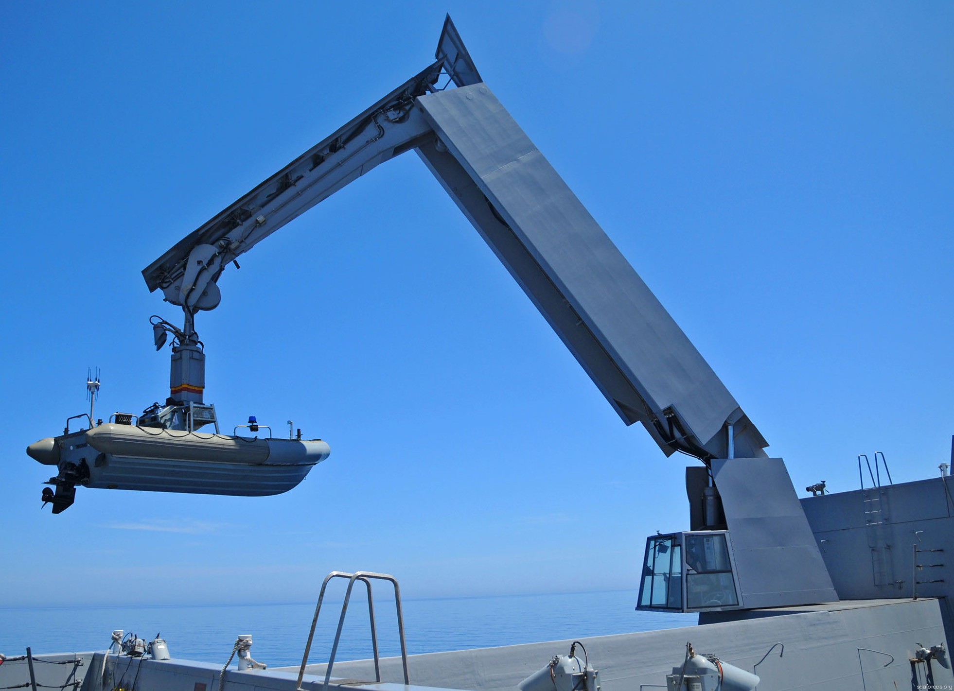 lpd-21 uss new york san antonio class amphibious transport dock ship navy 56 boat craft crane