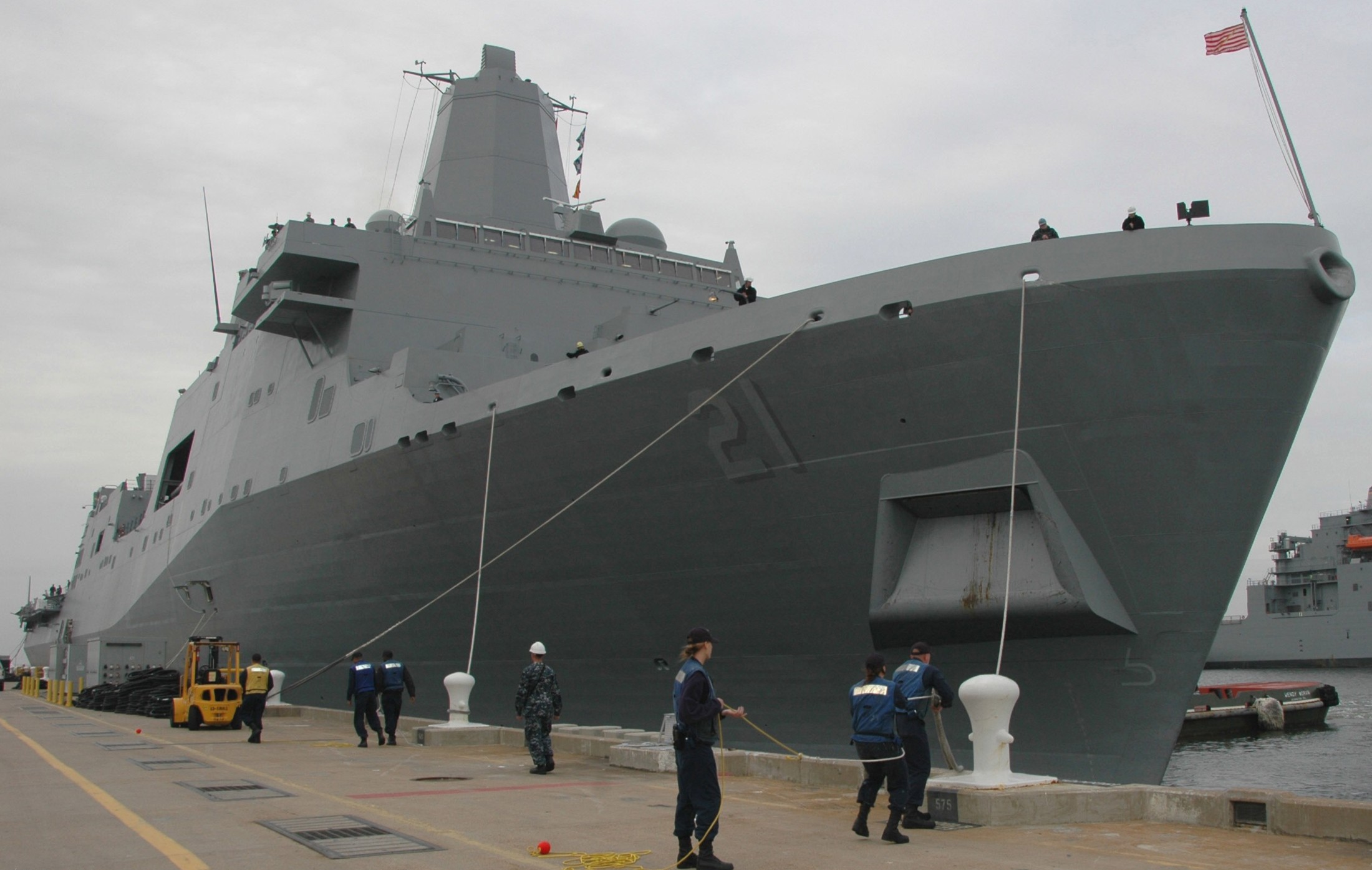 lpd-21 uss new york san antonio class amphibious transport dock ship navy 74 naval station norfolk