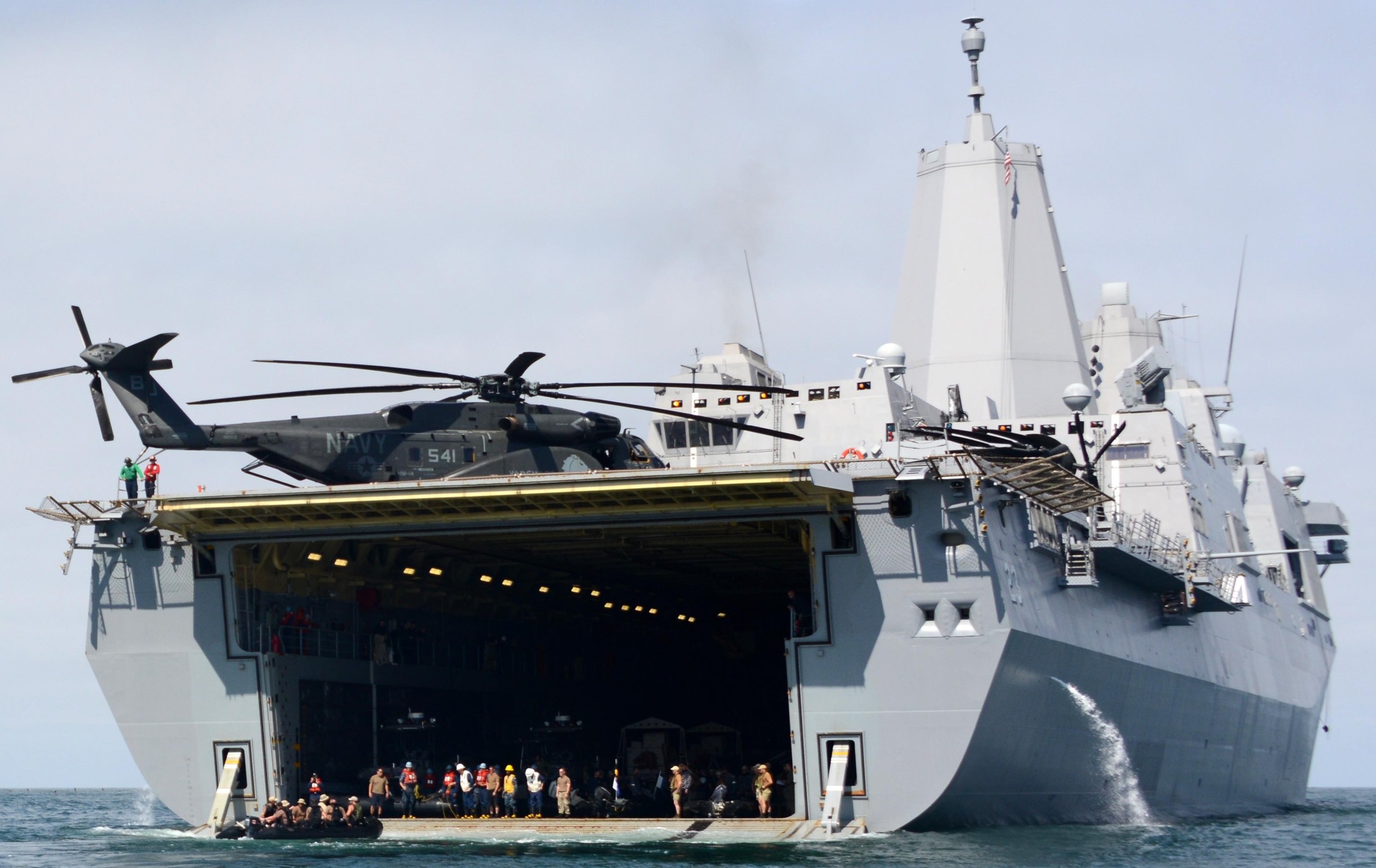 lpd-23 uss anchorage san antonio class amphibious transport dock landing ship us navy rimpac 2014 82