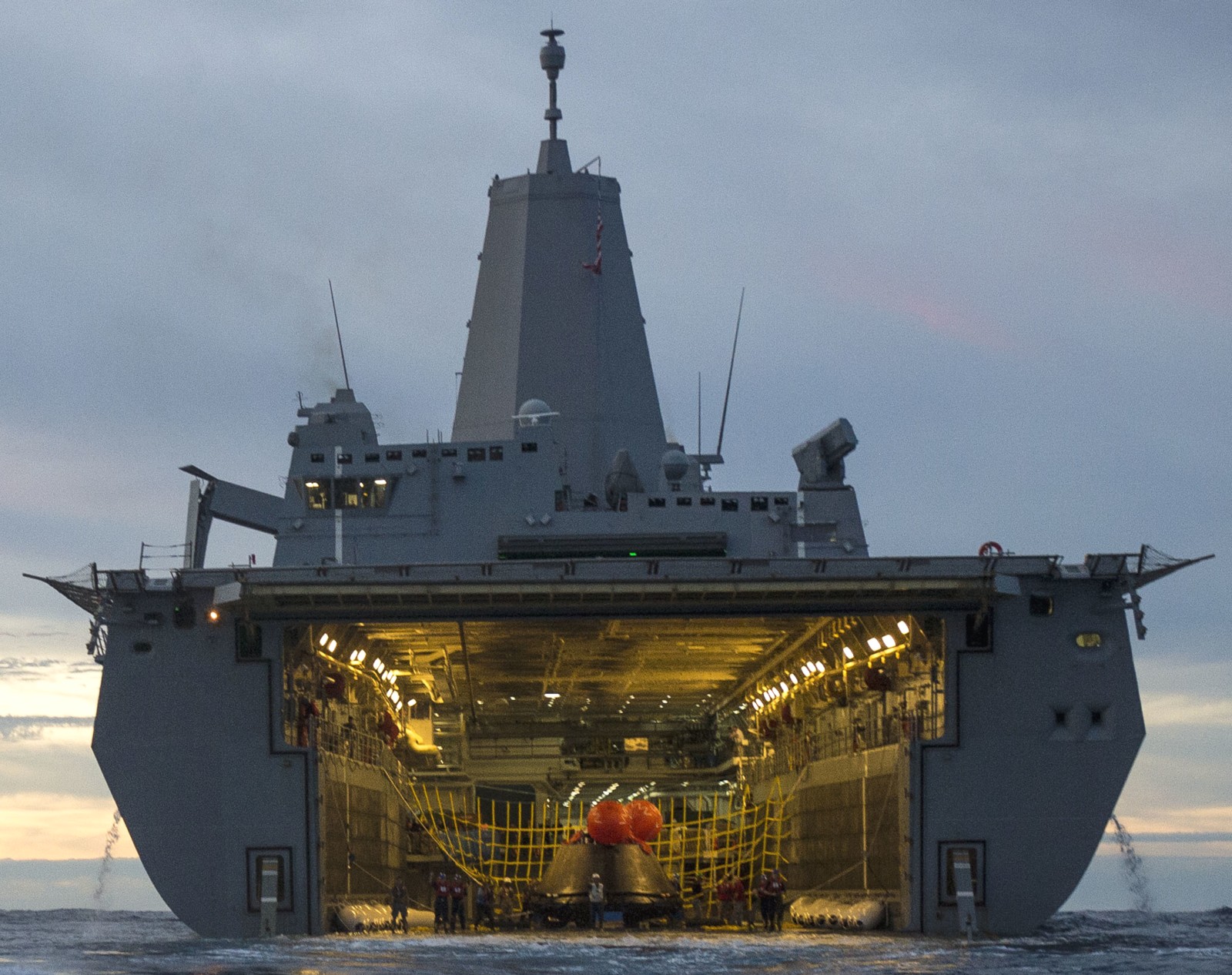 lpd-23 uss anchorage san antonio class amphibious transport dock landing ship us navy nasa orion exploration flight test 89