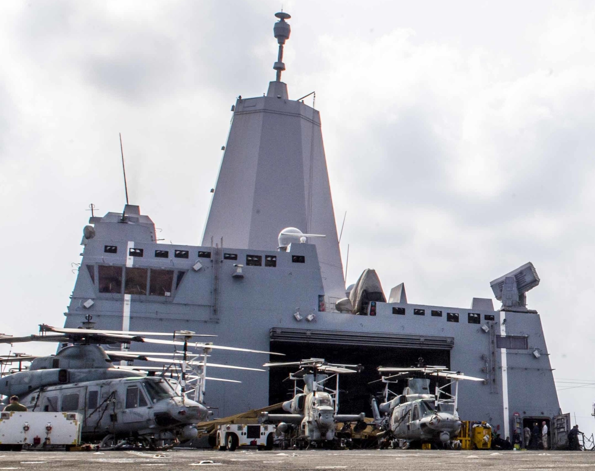 lpd-23 uss anchorage san antonio class amphibious transport dock landing ship us navy flight deck helicopter 112