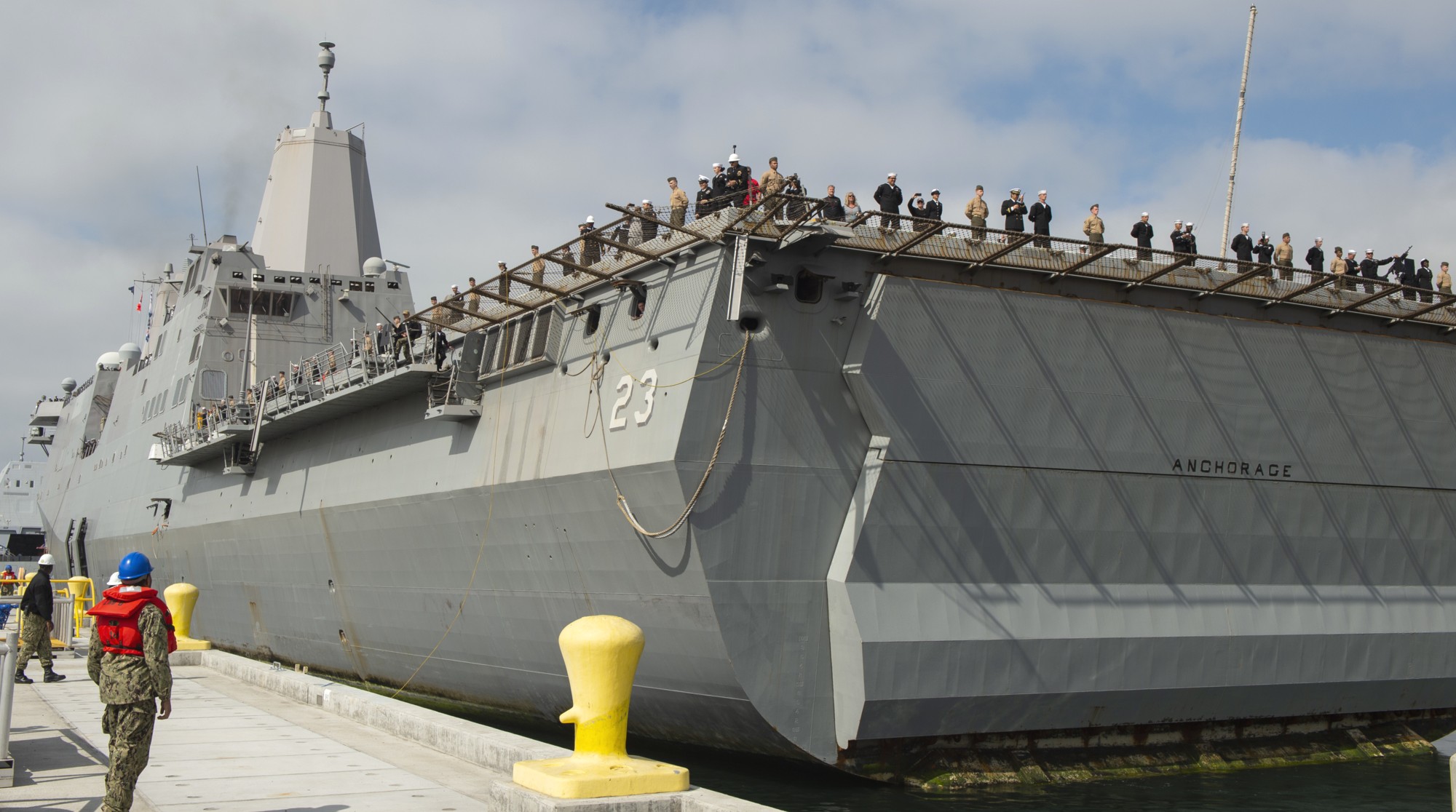 lpd-23 uss anchorage san antonio class amphibious transport dock landing ship us navy naval base san diego california 117