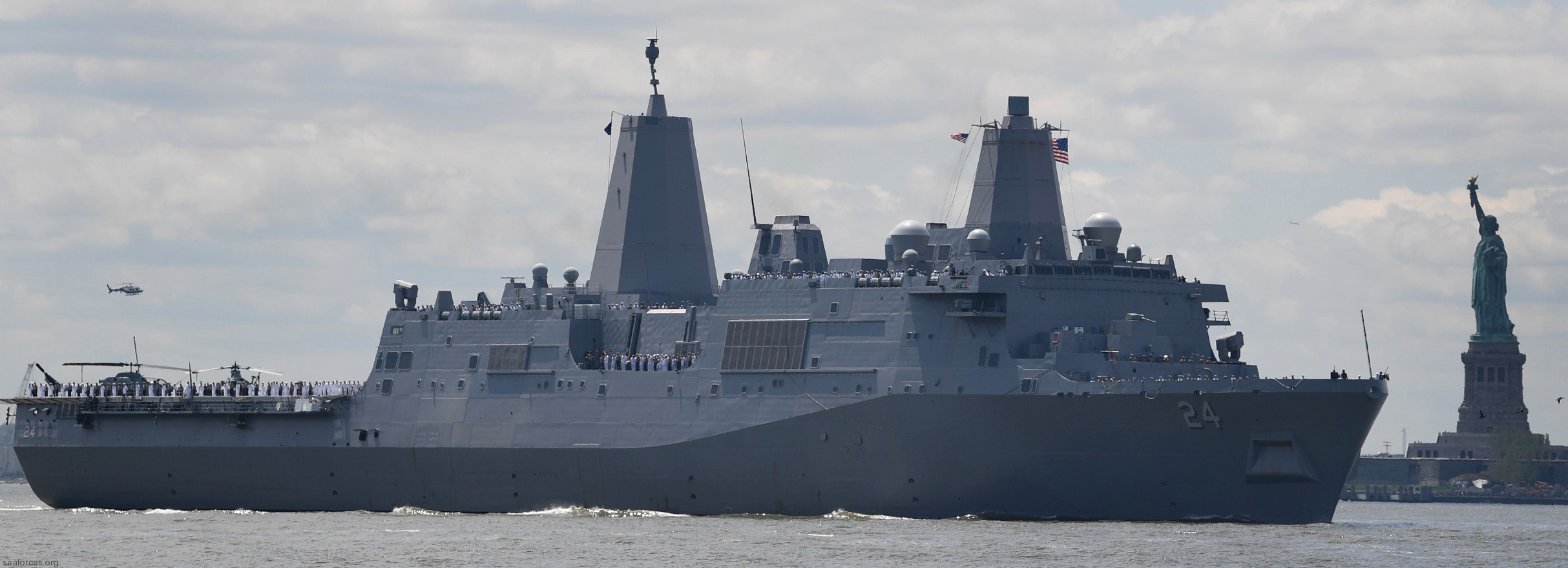 lpd-24 uss arlington amphibious transport dock landing ship us navy new york fleet week 19