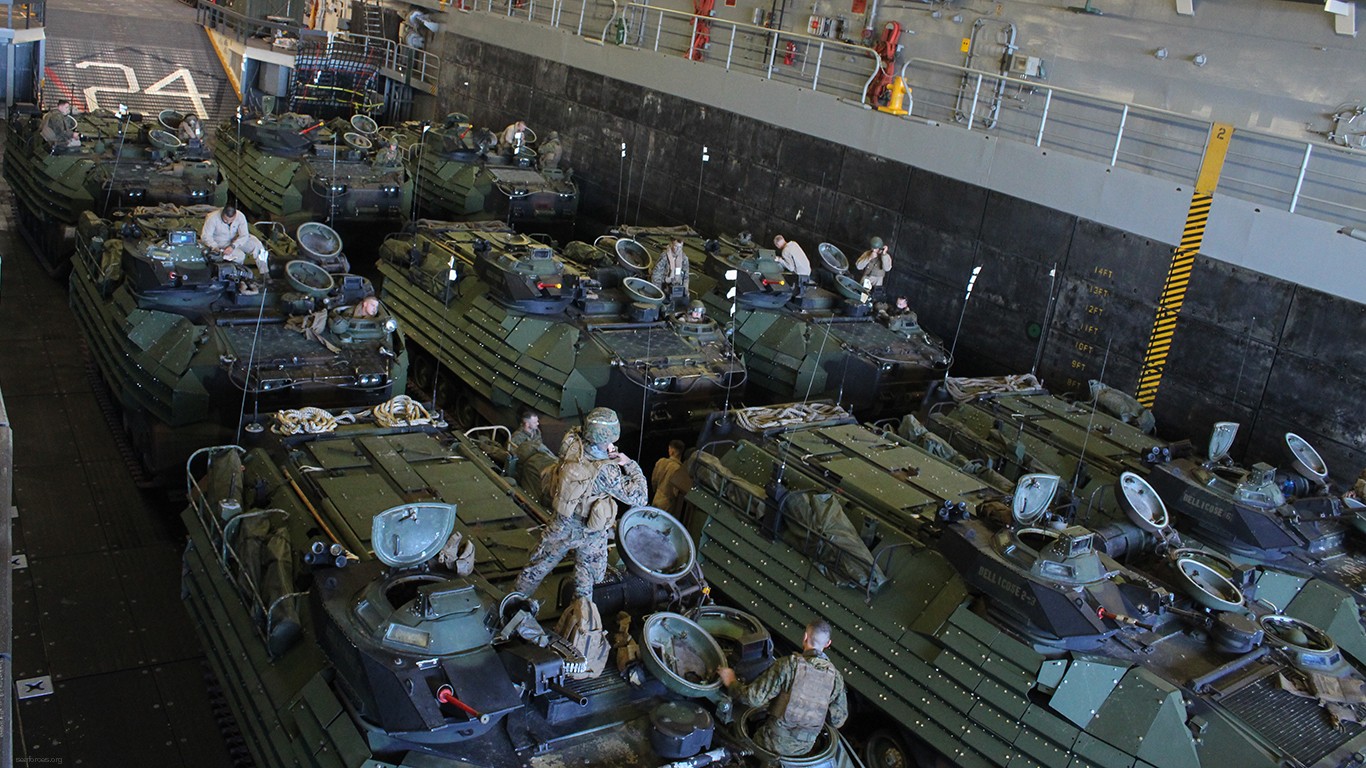 lpd-24 uss arlington san antonio class amphibious transport dock ship 24 amphibious assault vehicle aav well deck