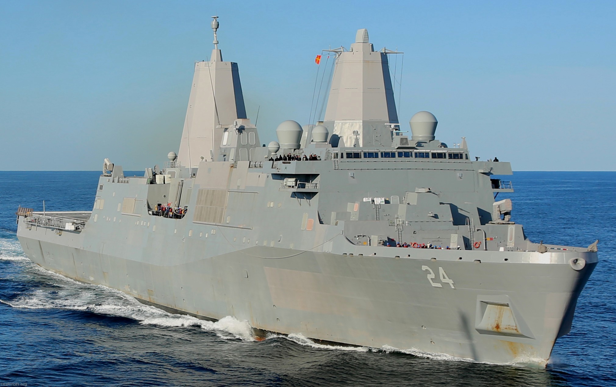 lpd-24 uss arlington san antonio class amphibious transport dock ship 33
