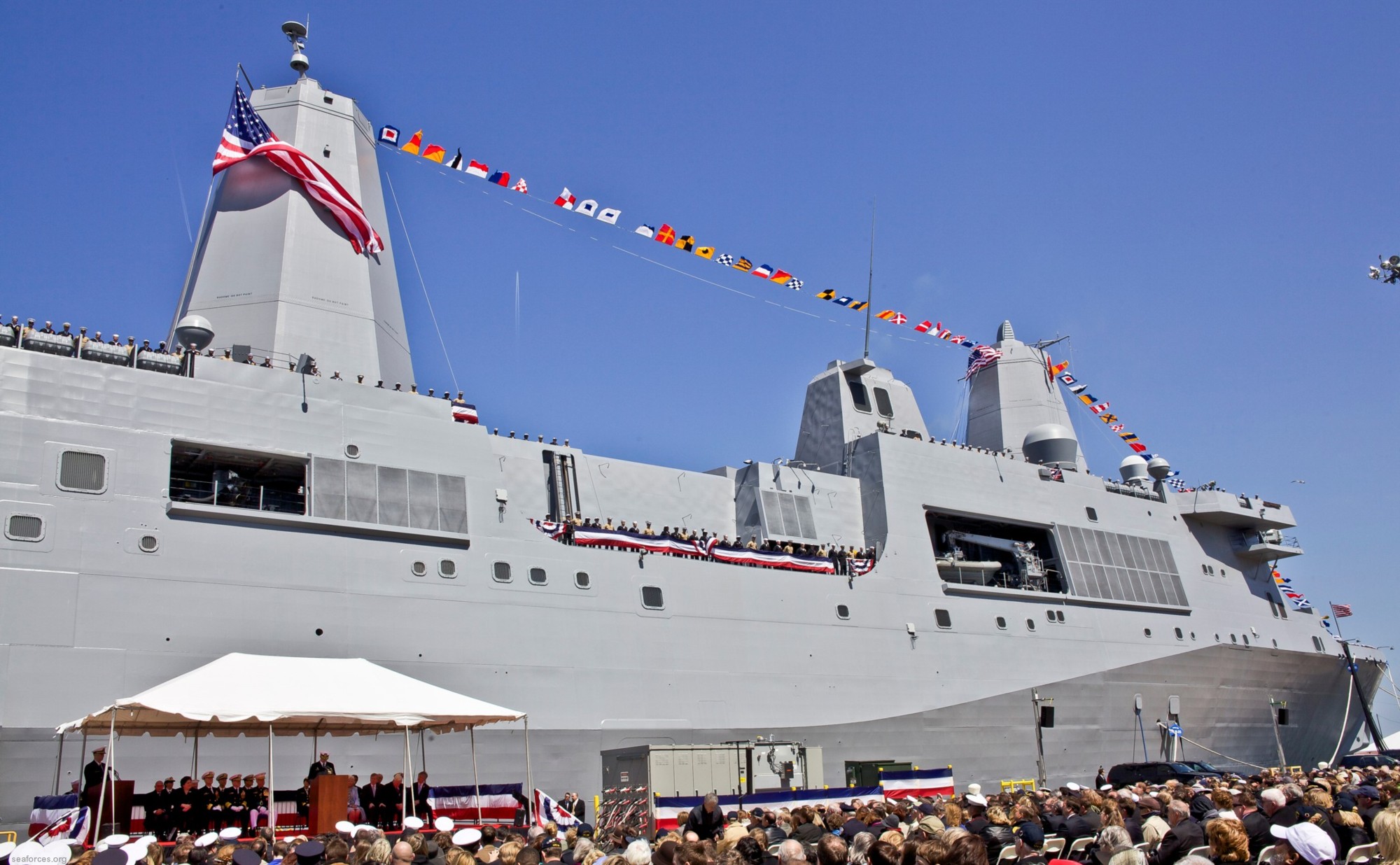 lpd-24 uss arlington amphibious transport dock landing ship us navy commissioning norfolk 51