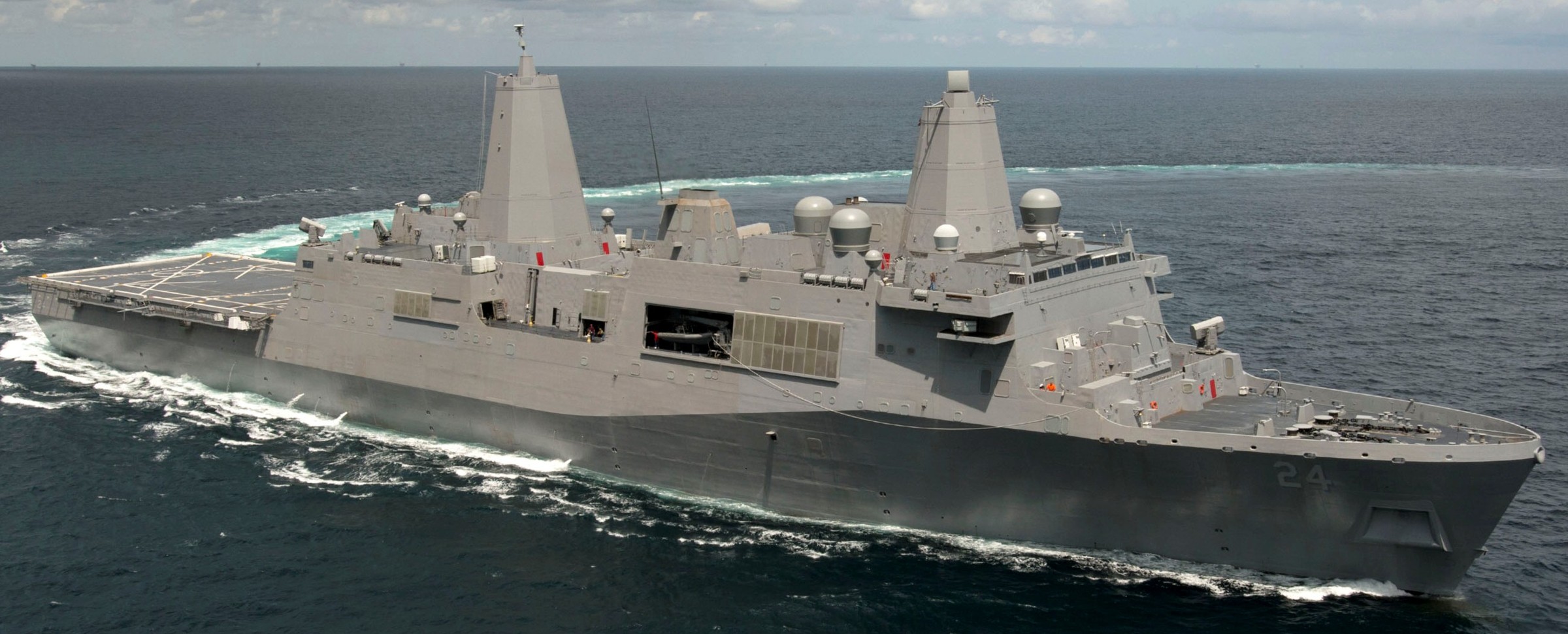 lpd-24 uss arlington amphibious transport dock landing ship us navy trials huntington ingalls 75