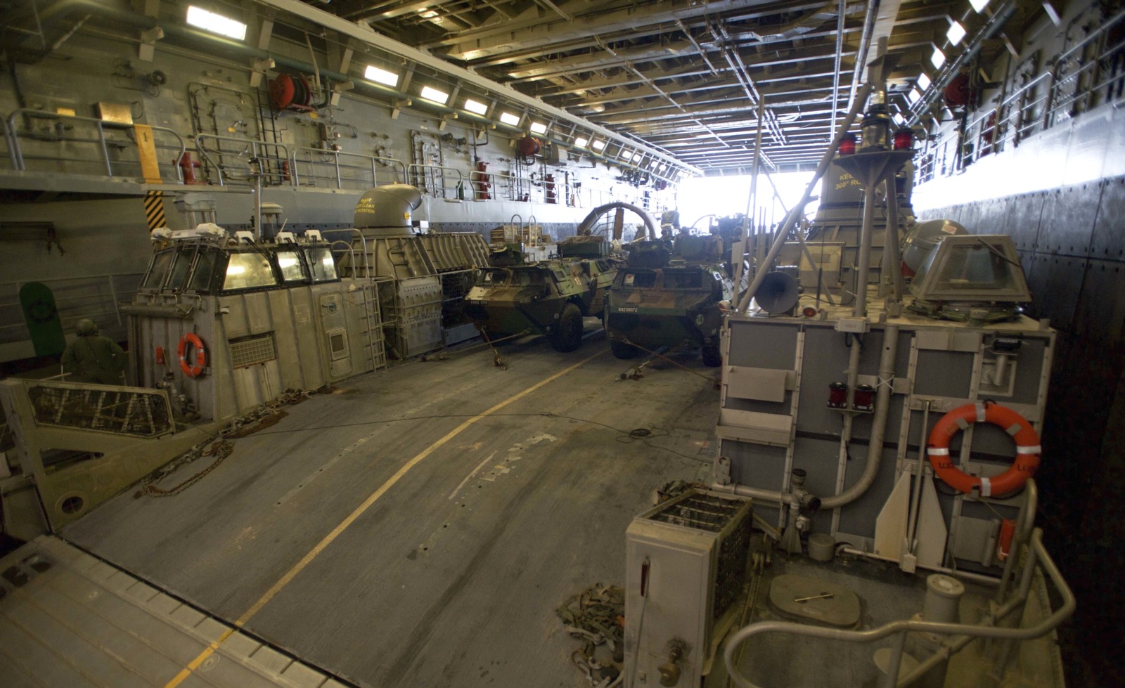lpd-24 uss arlington amphibious transport dock landing ship us navy exercise bold alligator 90