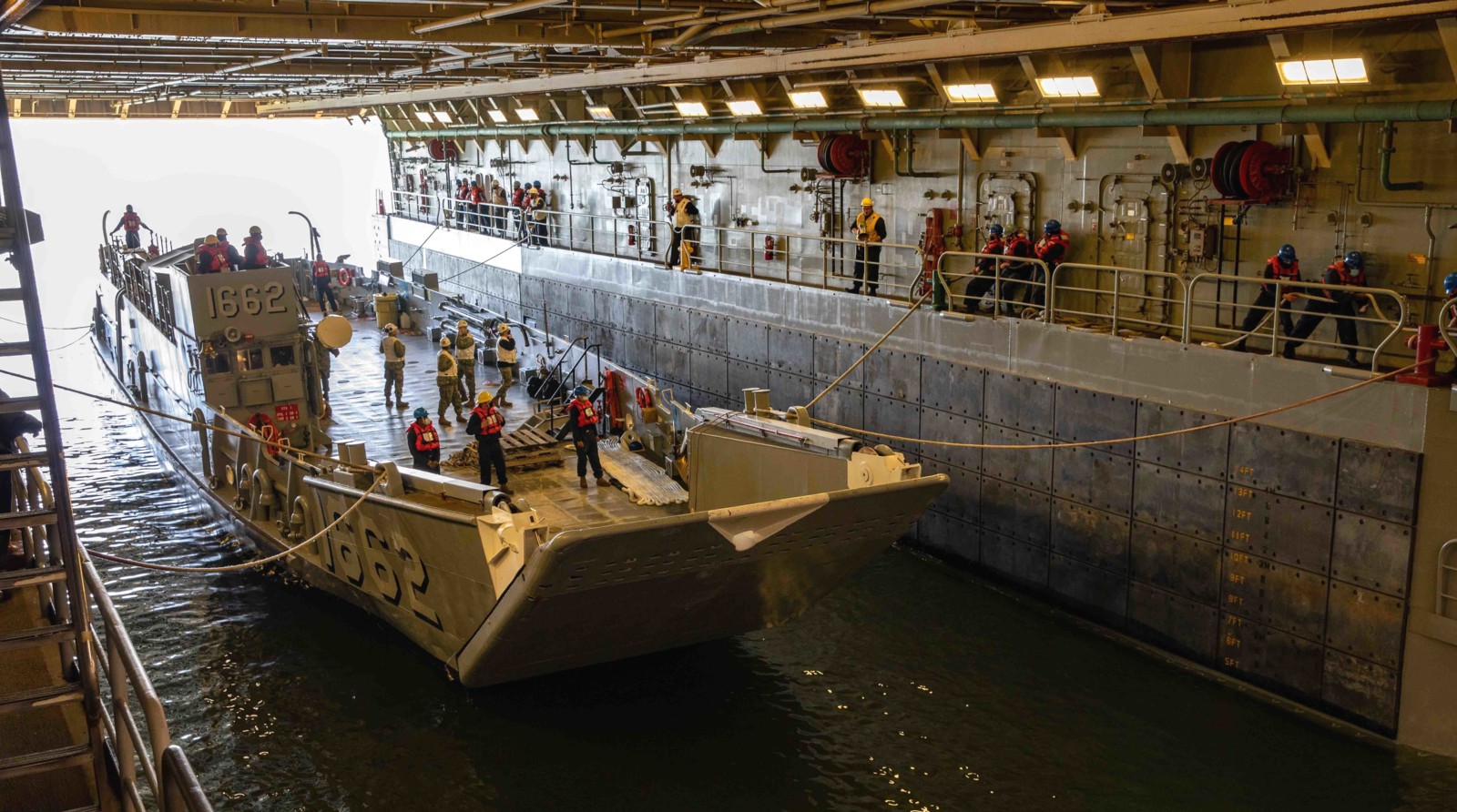 lpd-24 uss arlington amphibious transport dock ship us navy well deck landing craft lcu 102