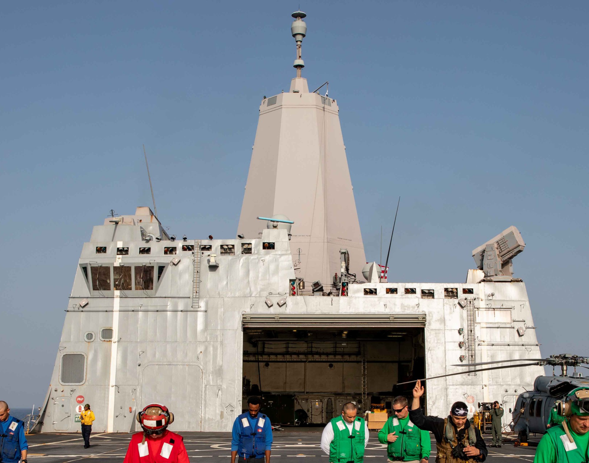 lpd-24 uss arlington amphibious transport dock landing ship us navy off haiti 115