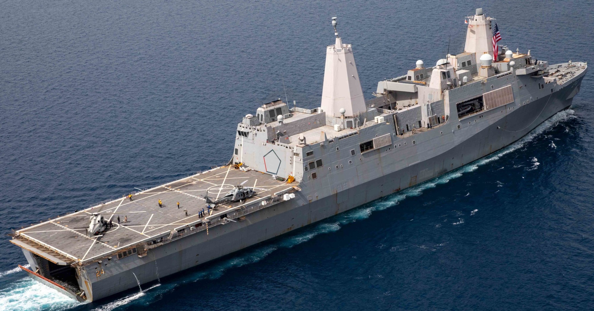 lpd-24 uss arlington amphibious transport dock landing ship us navy caribbean sea haiti 116