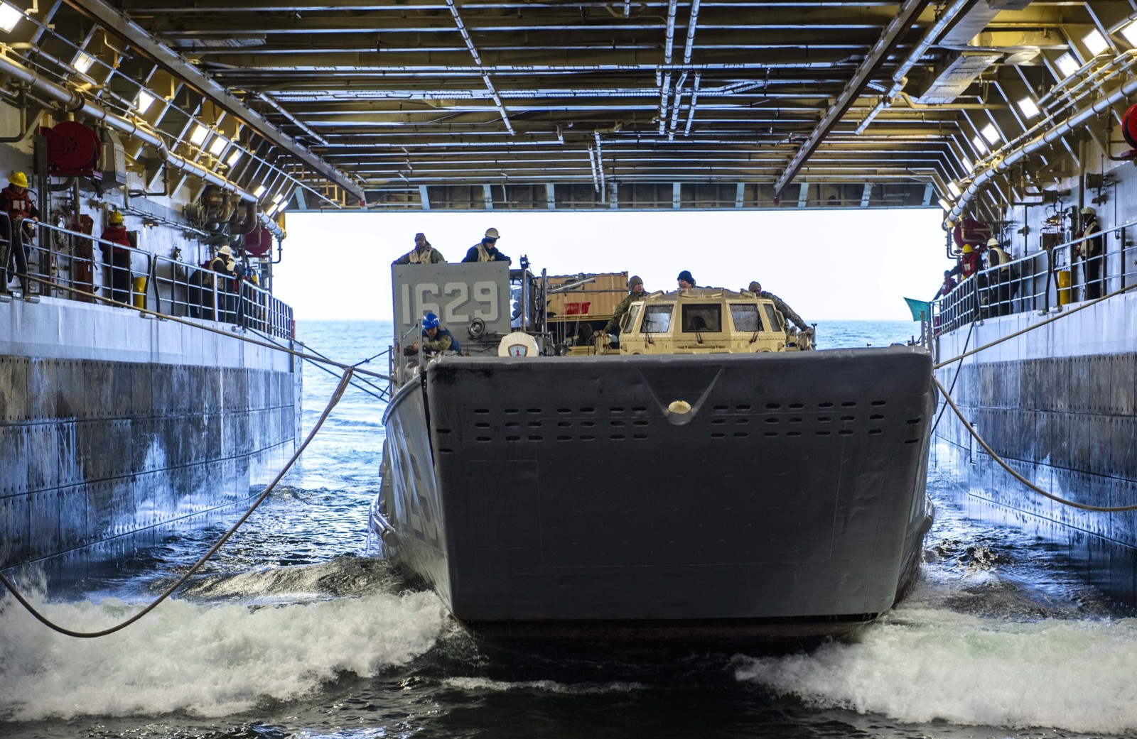 lpd-25 uss somerset san antonio class amphibious transport dock ship navy  05 exercise pacific blitz 2019