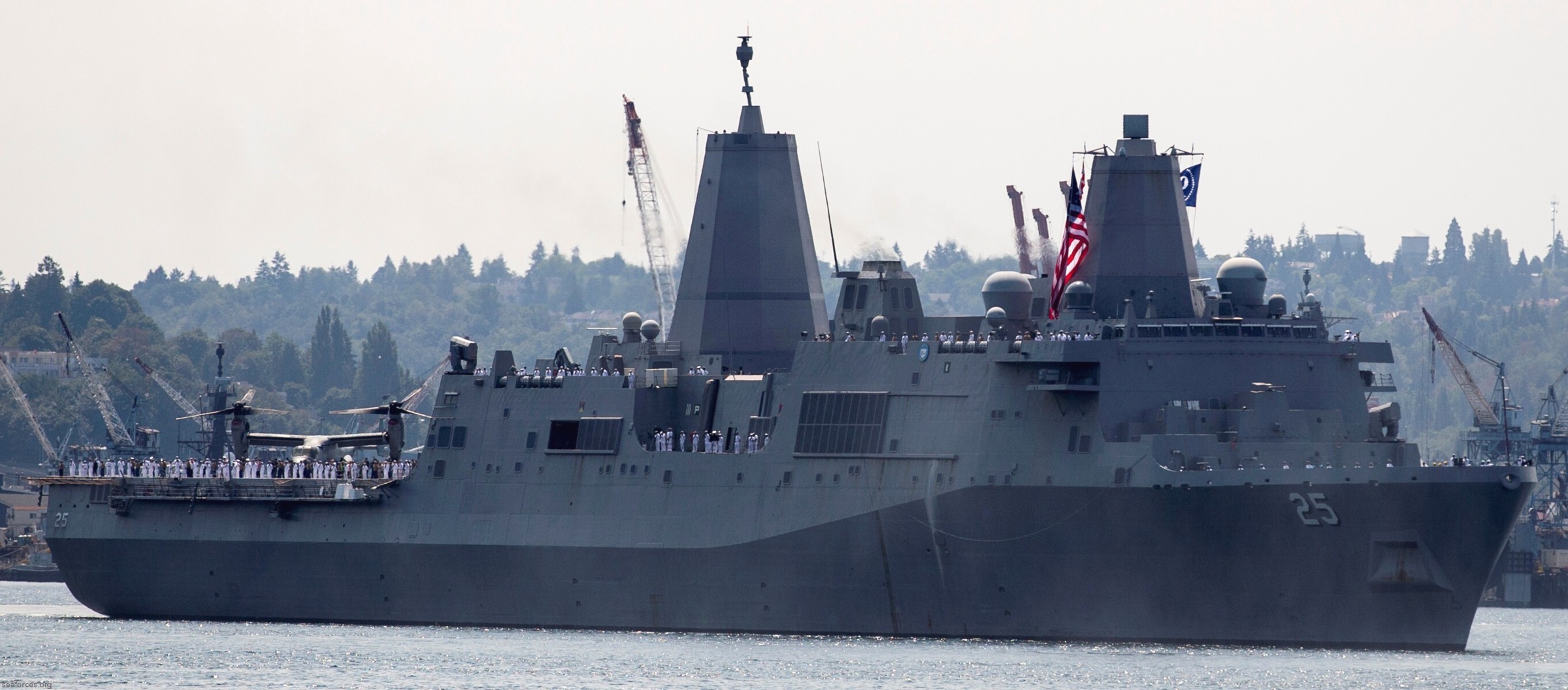 lpd-25 uss somerset san antonio class amphibious transport dock landing ship us navy seattle seafair fleet week 17