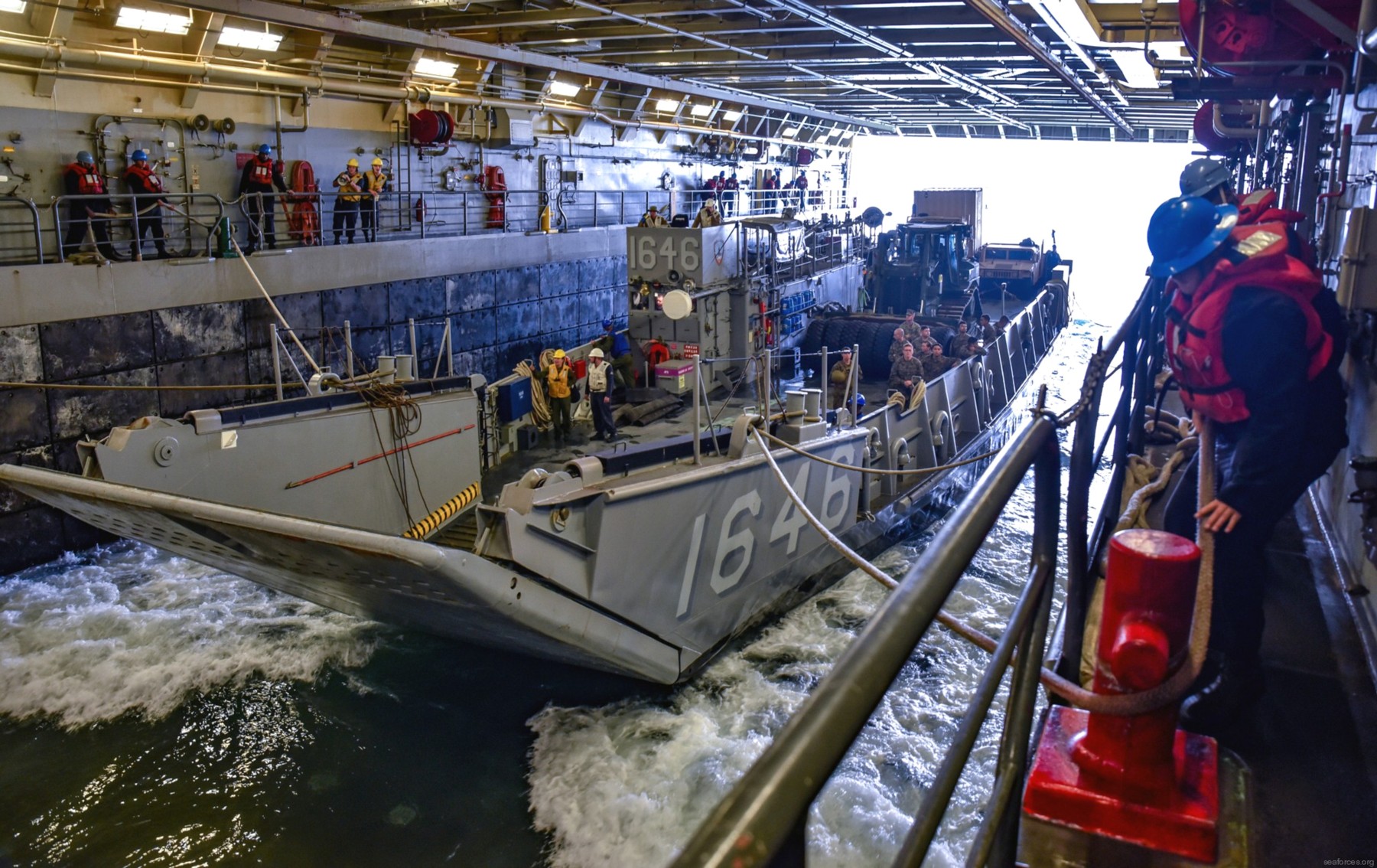 lpd-25 uss somerset san antonio class amphibious transport dock landing ship us navy 21