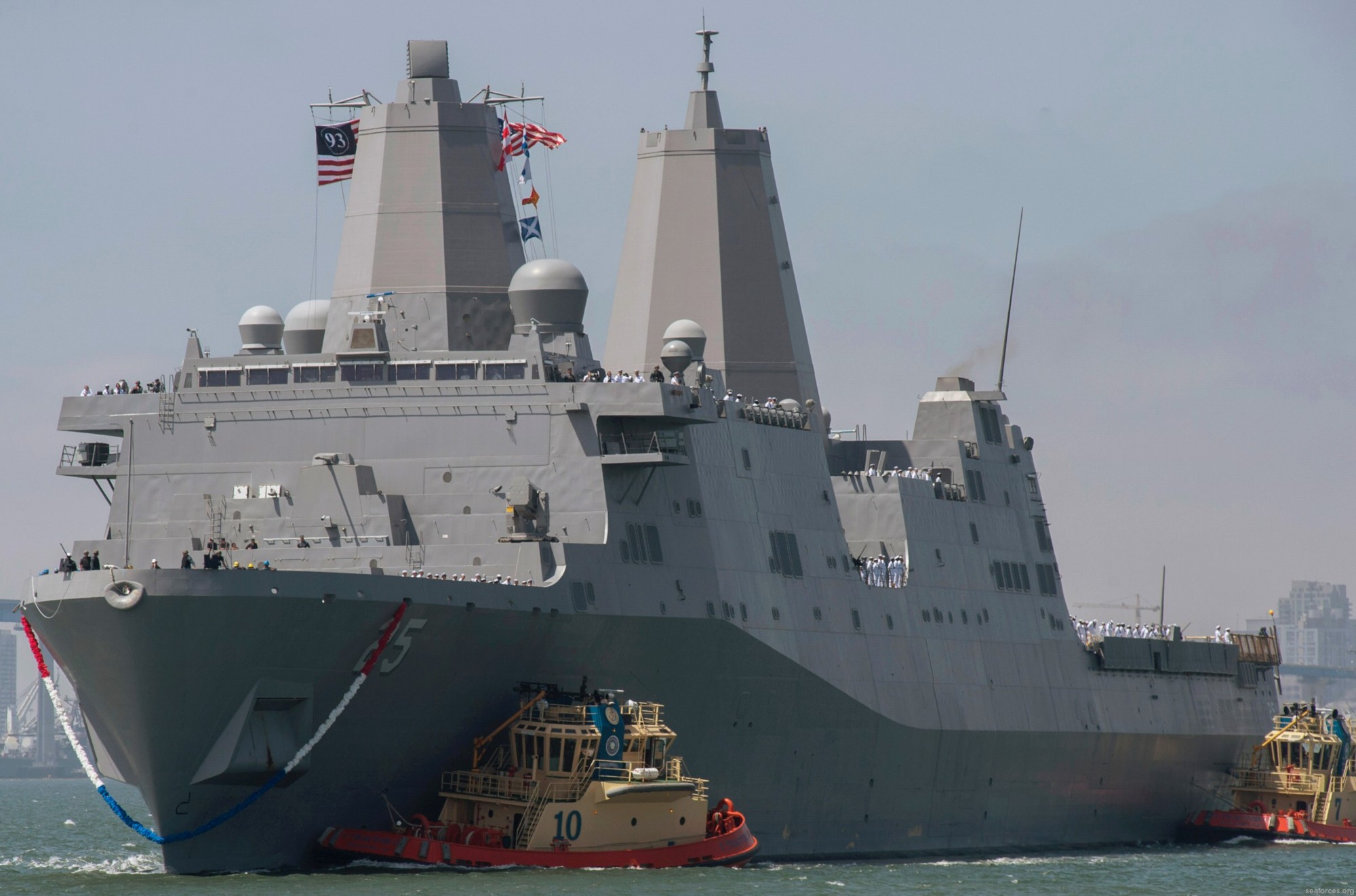 lpd-25 uss somerset san antonio class amphibious transport dock landing ship us navy naval base san diego california 34