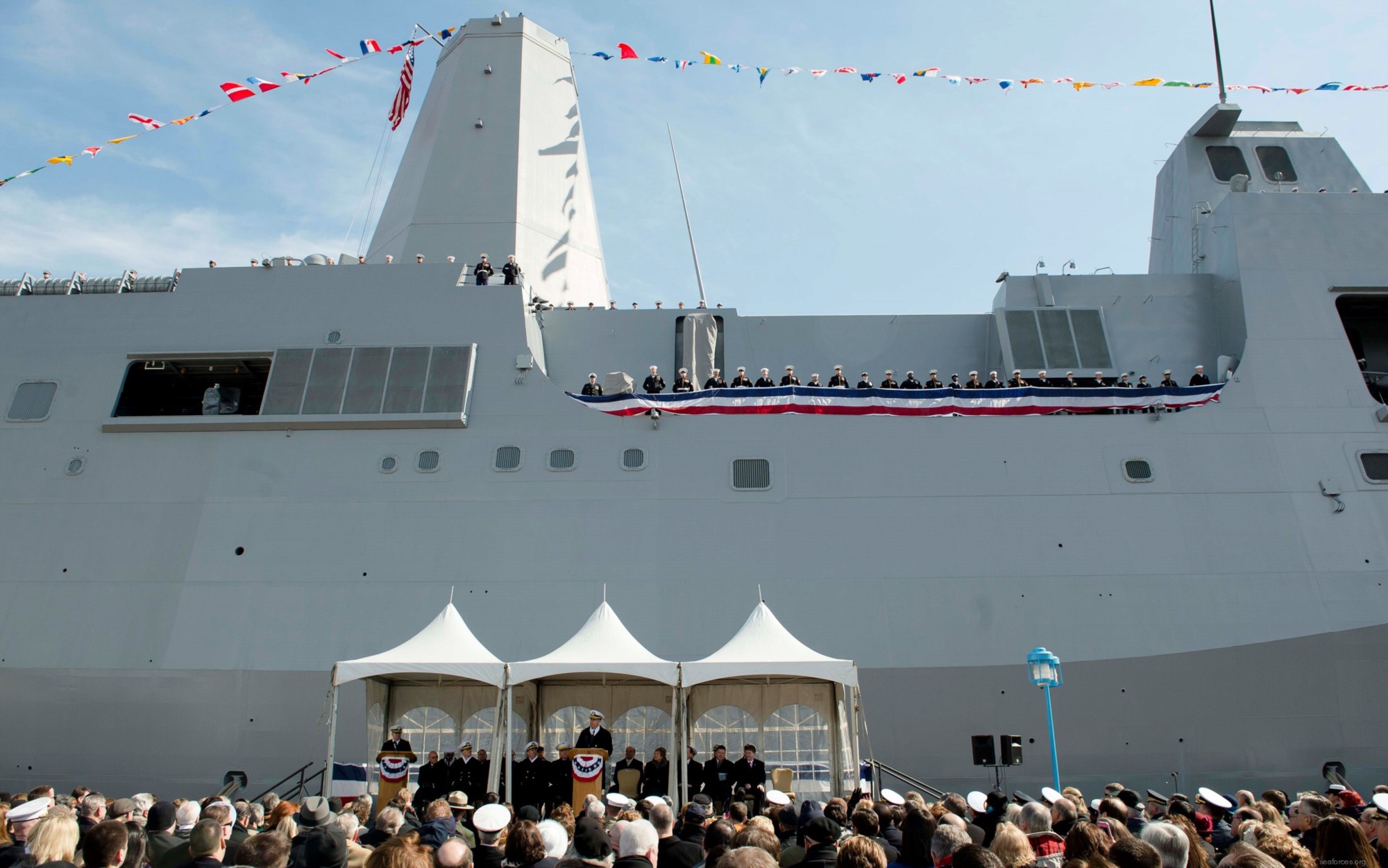 lpd-25 uss somerset san antonio class amphibious transport dock landing ship us navy commissioning philadelphia 35