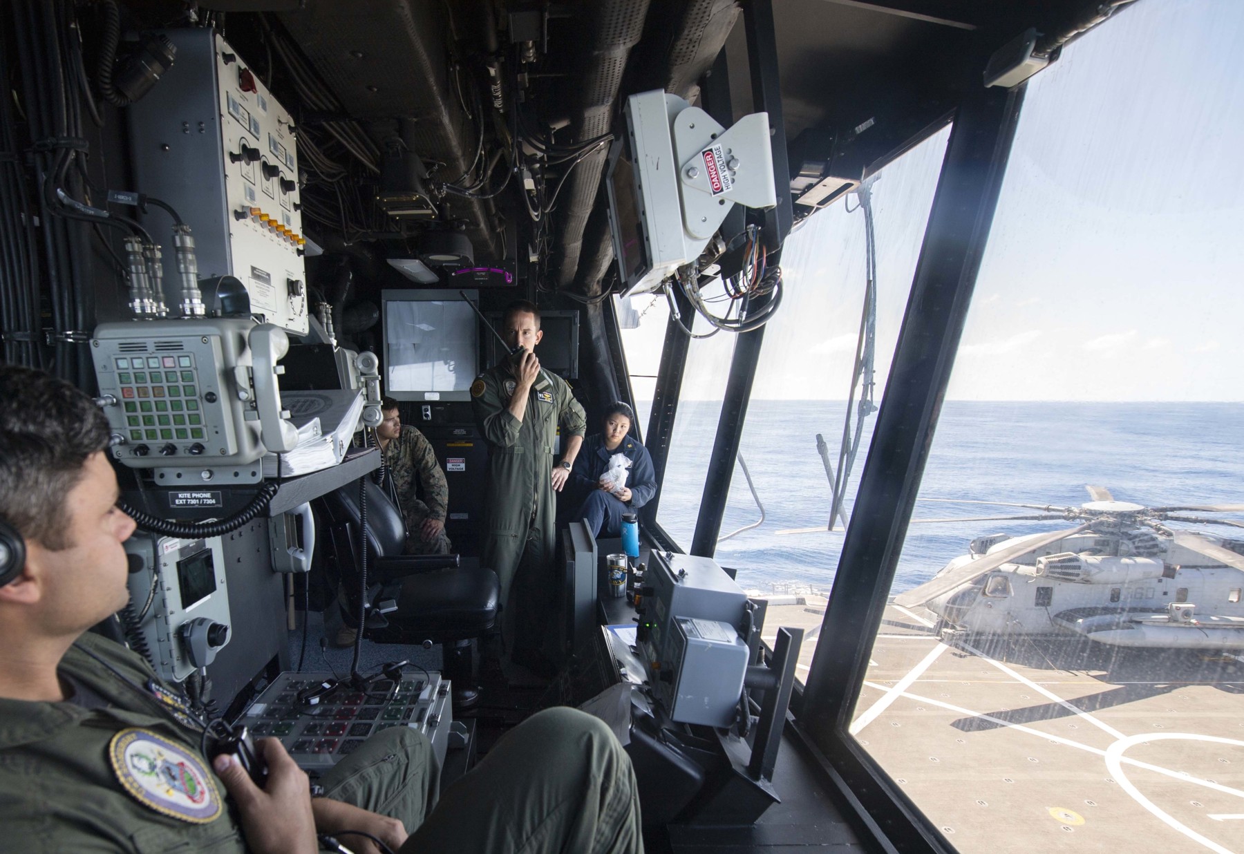 lpd-25 uss somerset san antonio class amphibious transport dock landing ship us navy flight operations tower 66