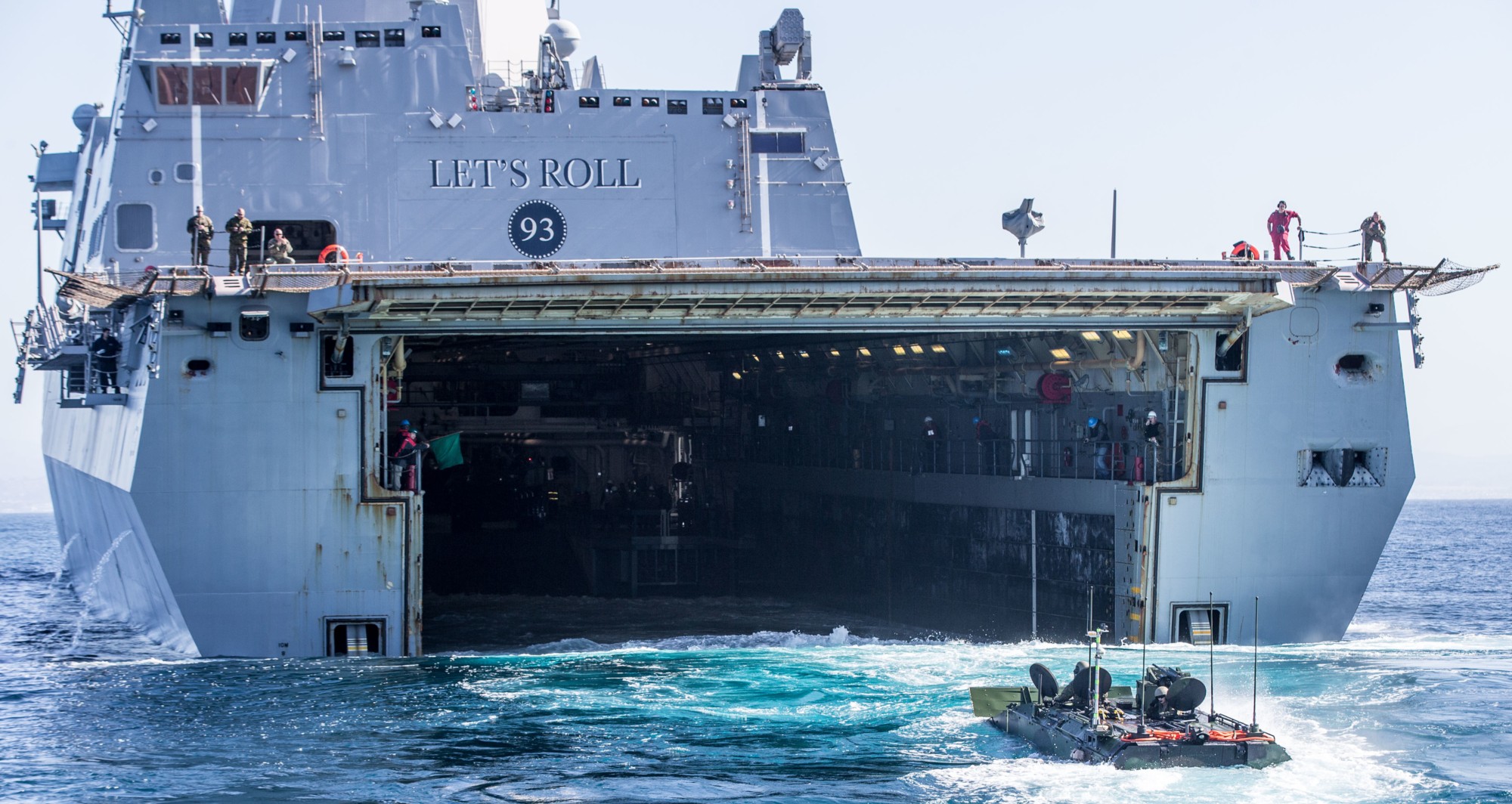 lpd-25 uss somerset san antonio class amphibious transport dock landing ship us navy well deck aav 71