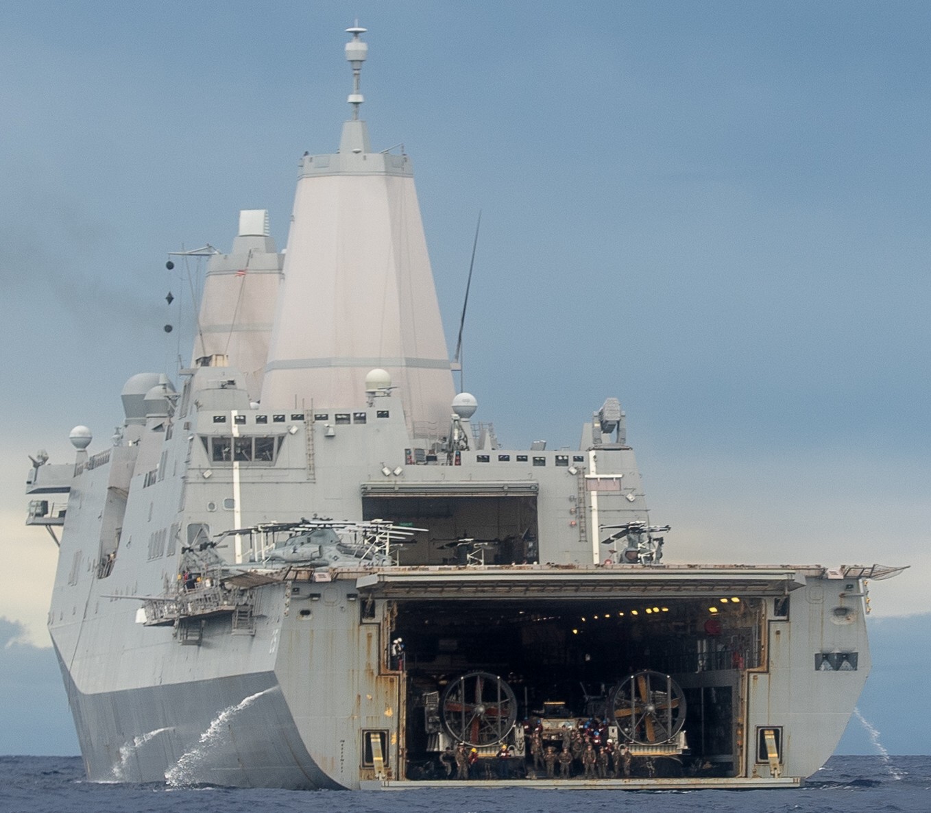 lpd-25 uss somerset san antonio class amphibious transport dock landing ship us navy well deck lcac 74