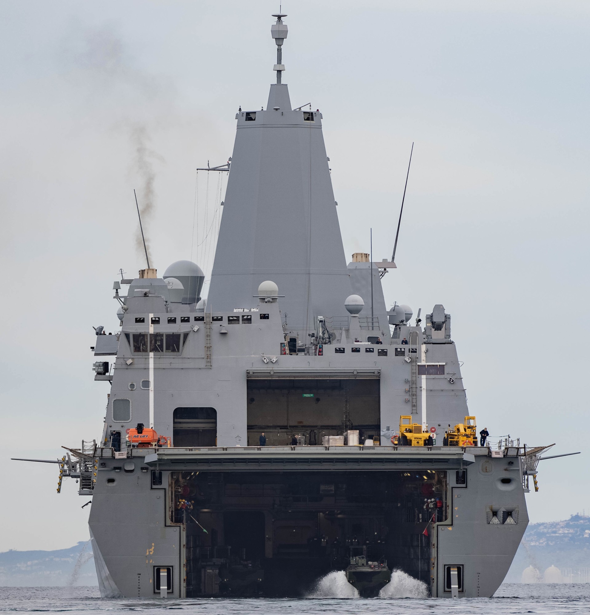 lpd-25 uss somerset san antonio class amphibious transport dock landing ship us navy flight well deck 93