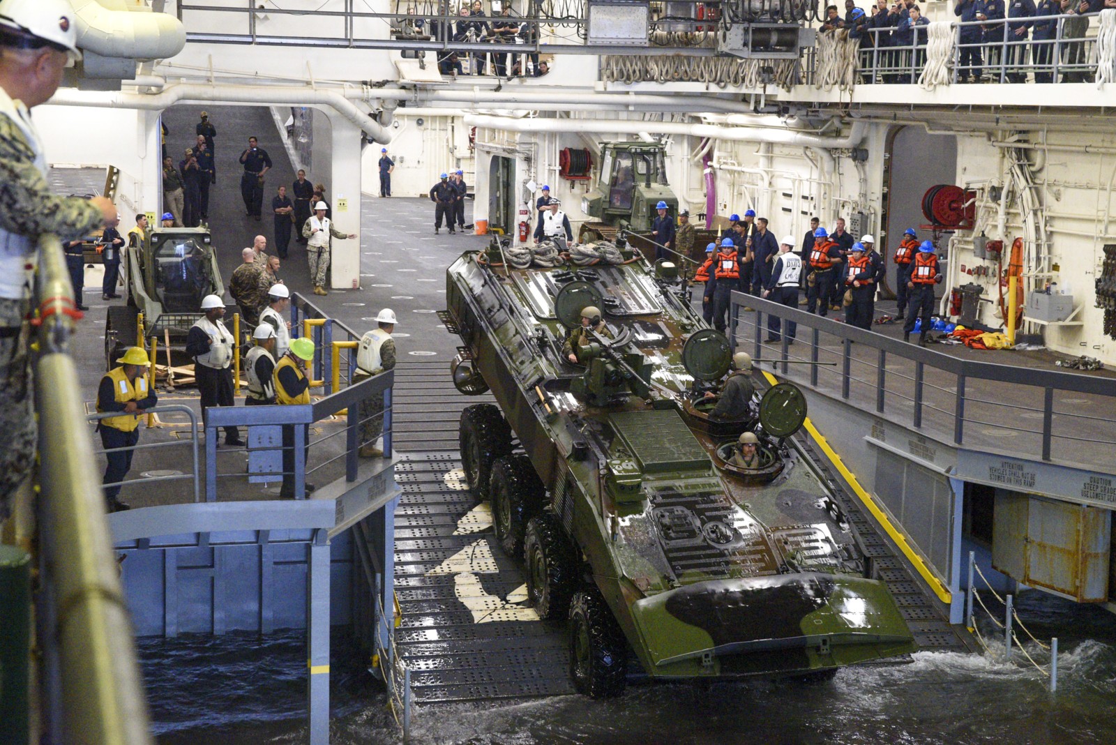 lpd-26 uss john p. murtha san antonio class amphibious transport dock landing ship us navy 46 well deck